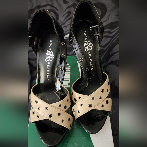 5 For $20 Sale! EUC Rock & Republic Heels - Picture 2 of 4